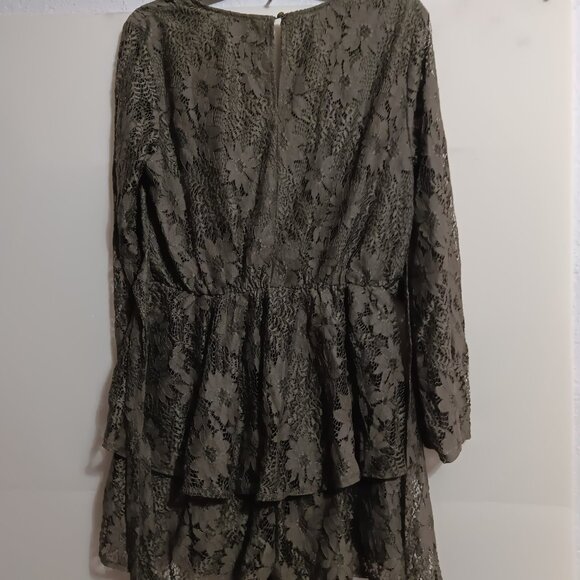 LACEY SEXY ROMPER OLIVE GREEN Trendy look for any outing - Picture 2 of 5